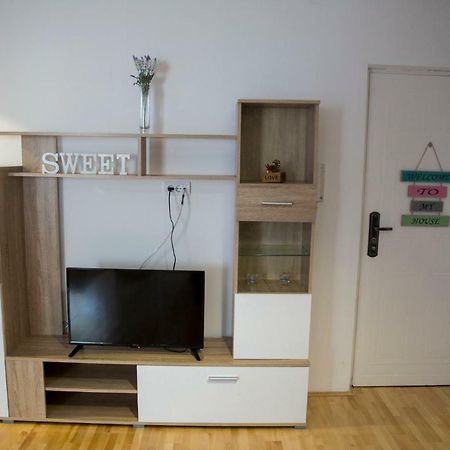 Airport Rest Apartments Belgrado Buitenkant foto