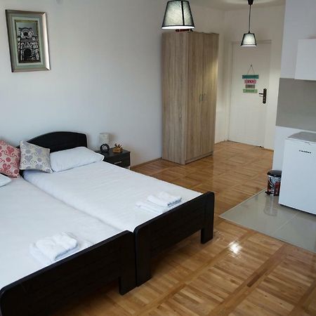 Airport Rest Apartments Belgrado Buitenkant foto
