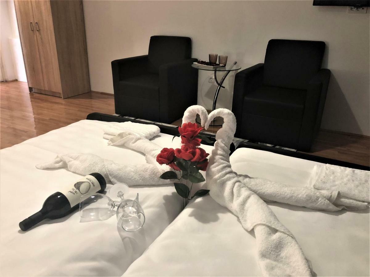Airport Rest Apartments Belgrado Buitenkant foto