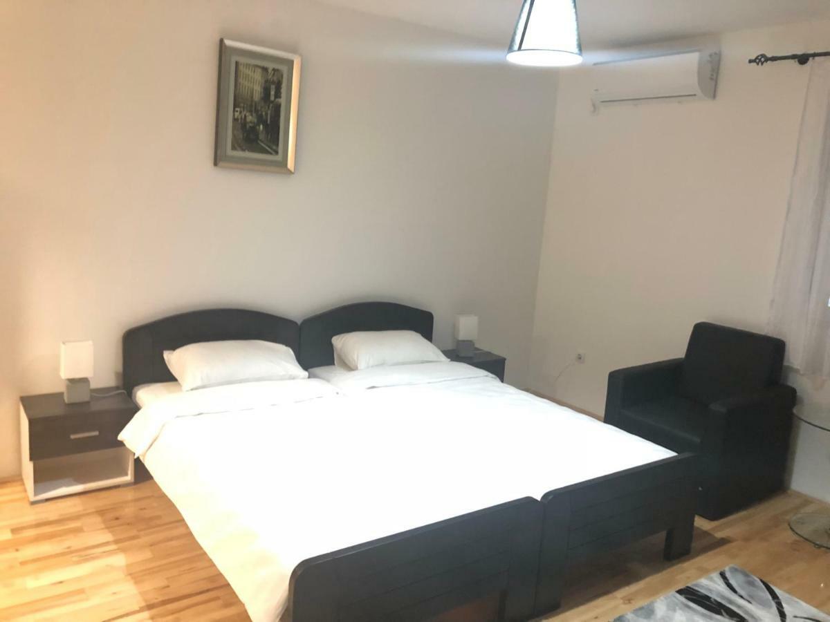 Airport Rest Apartments Belgrado Buitenkant foto