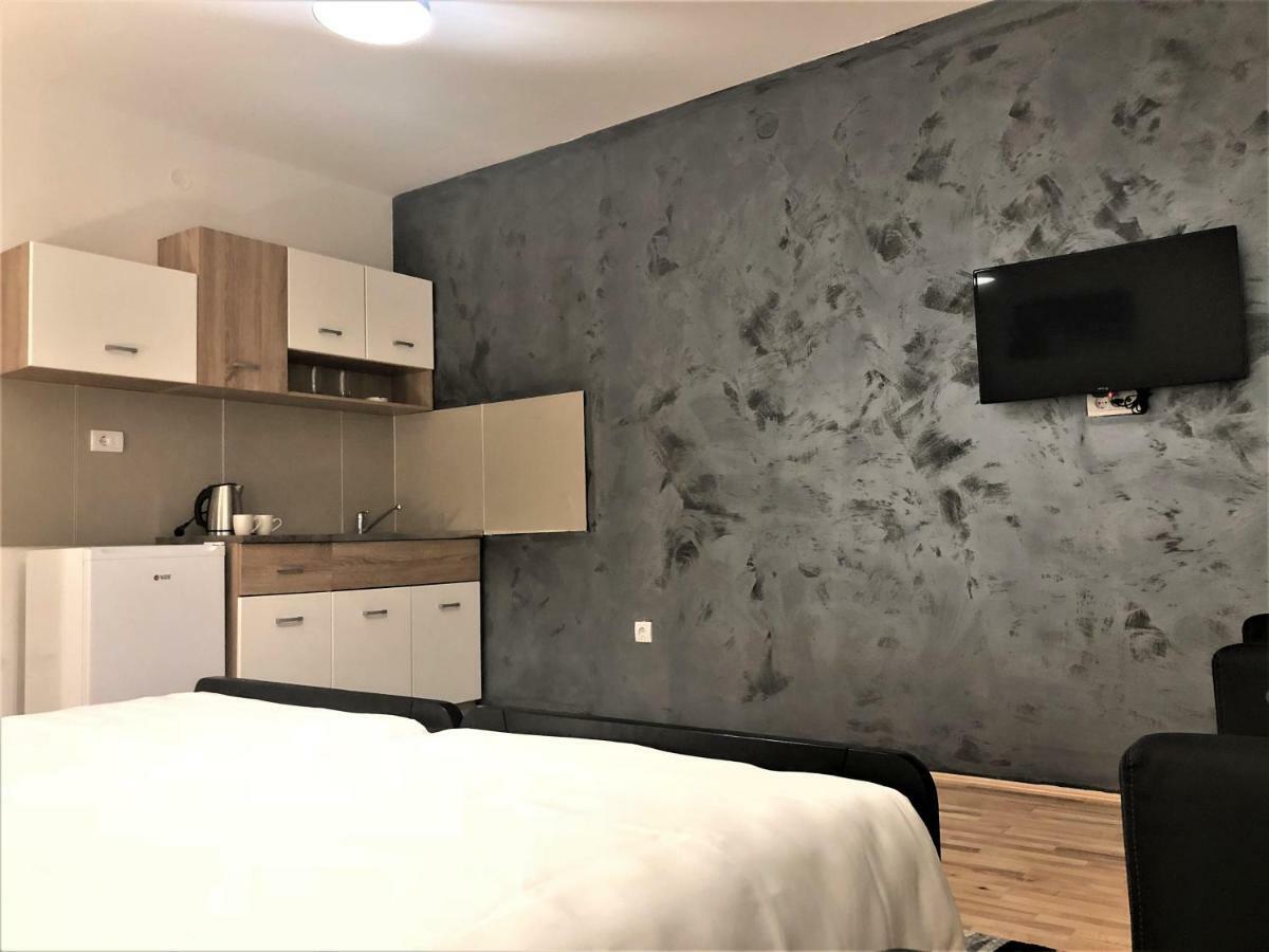 Airport Rest Apartments Belgrado Buitenkant foto