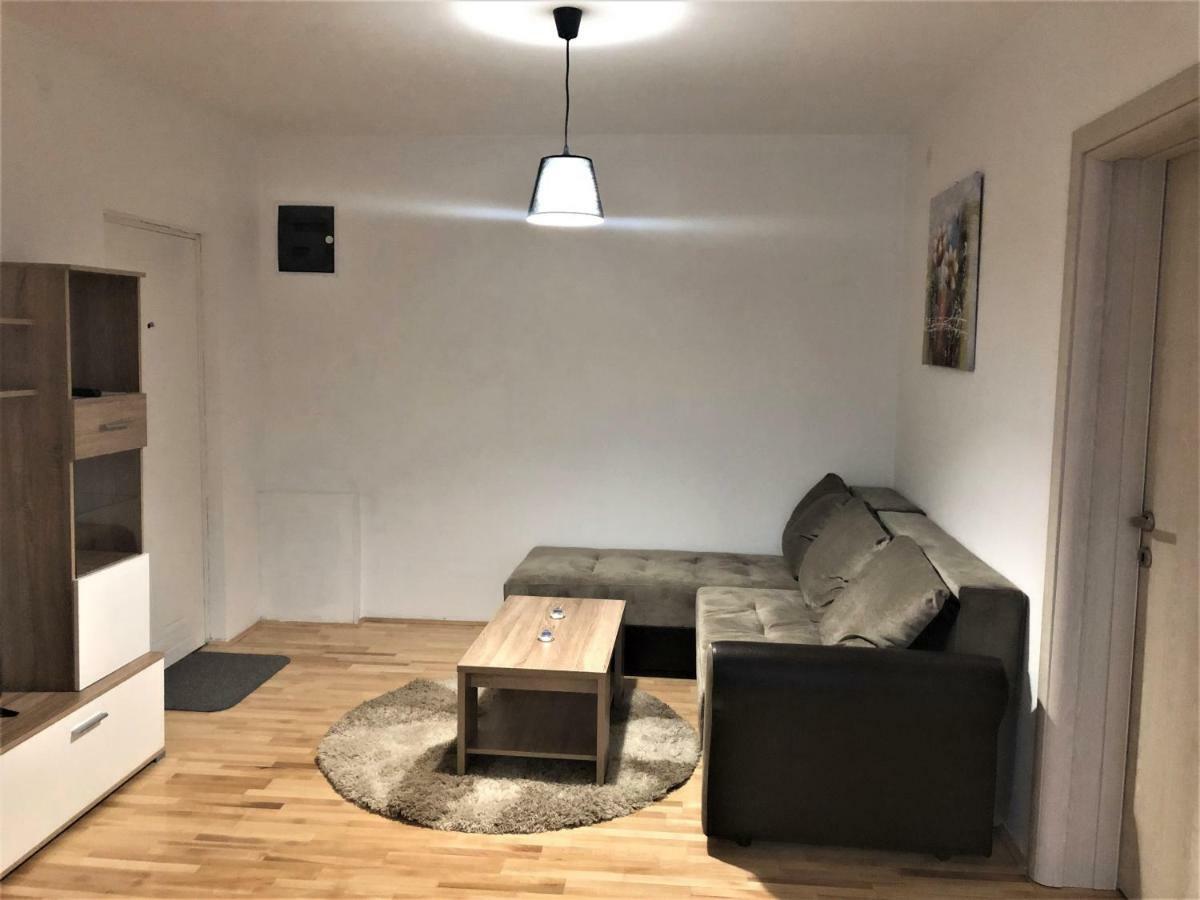 Airport Rest Apartments Belgrado Buitenkant foto