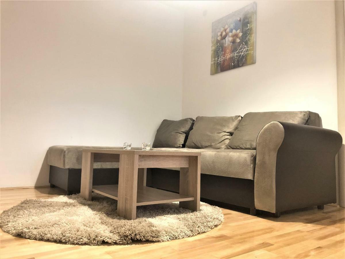 Airport Rest Apartments Belgrado Buitenkant foto