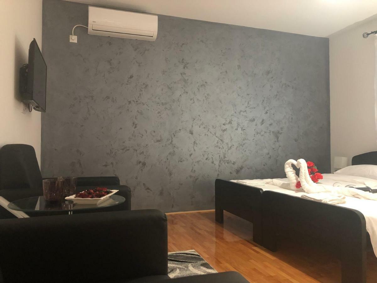 Airport Rest Apartments Belgrado Buitenkant foto