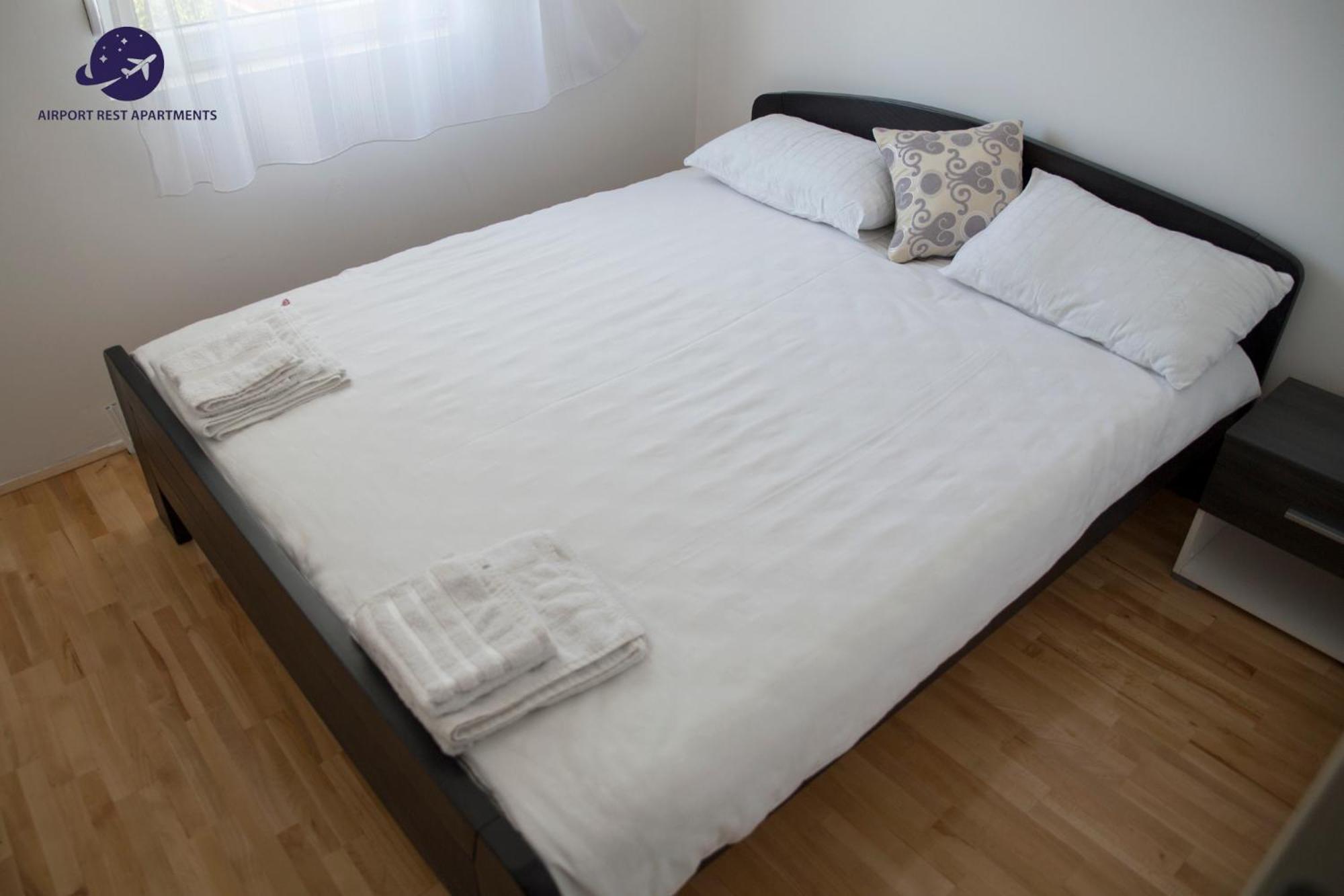 Airport Rest Apartments Belgrado Buitenkant foto
