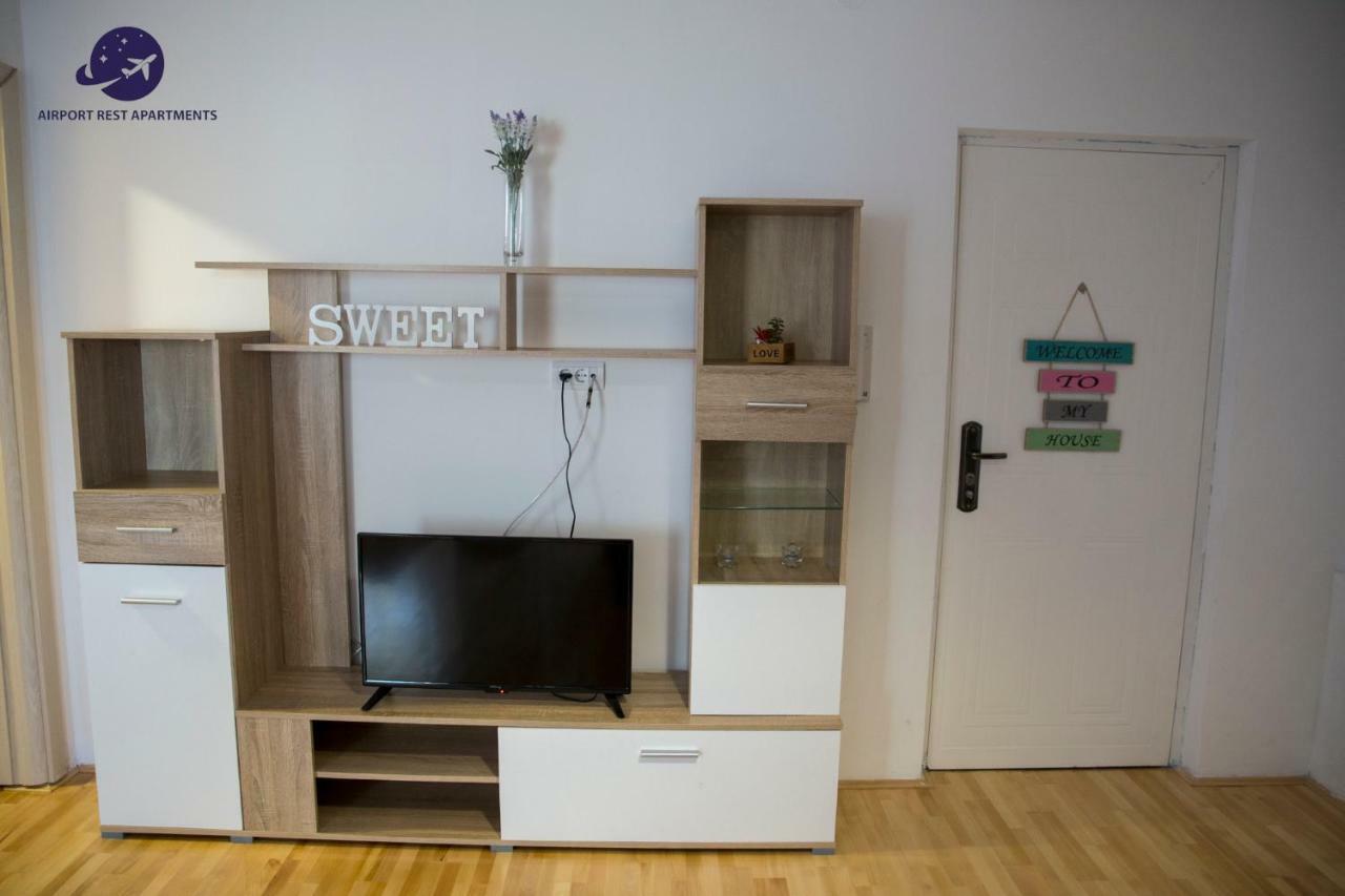 Airport Rest Apartments Belgrado Buitenkant foto
