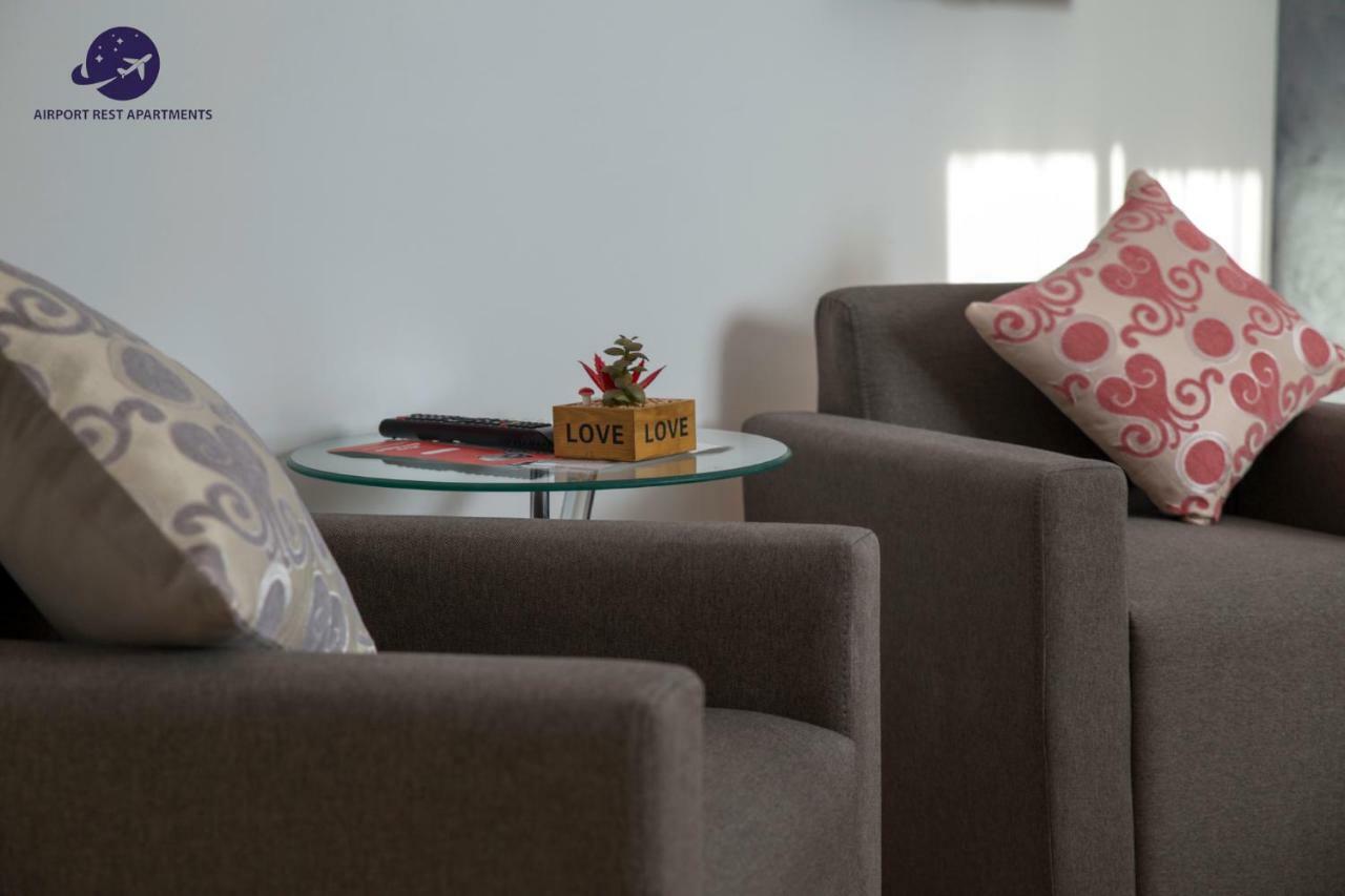 Airport Rest Apartments Belgrado Buitenkant foto