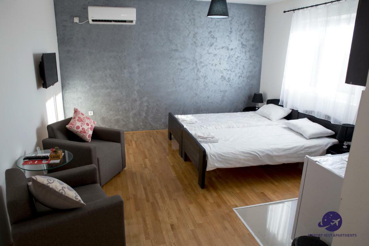 Airport Rest Apartments Belgrado Buitenkant foto