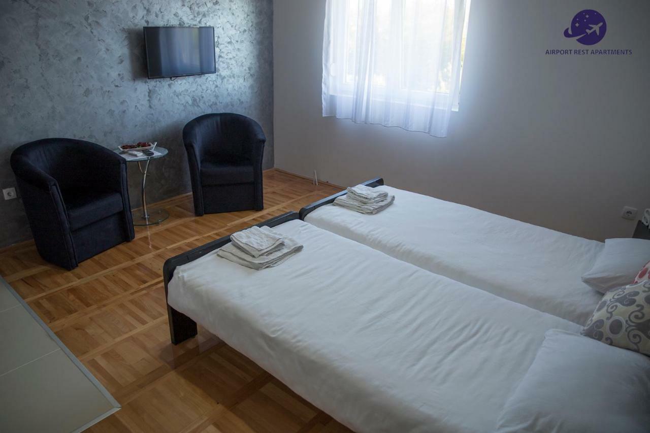 Airport Rest Apartments Belgrado Buitenkant foto