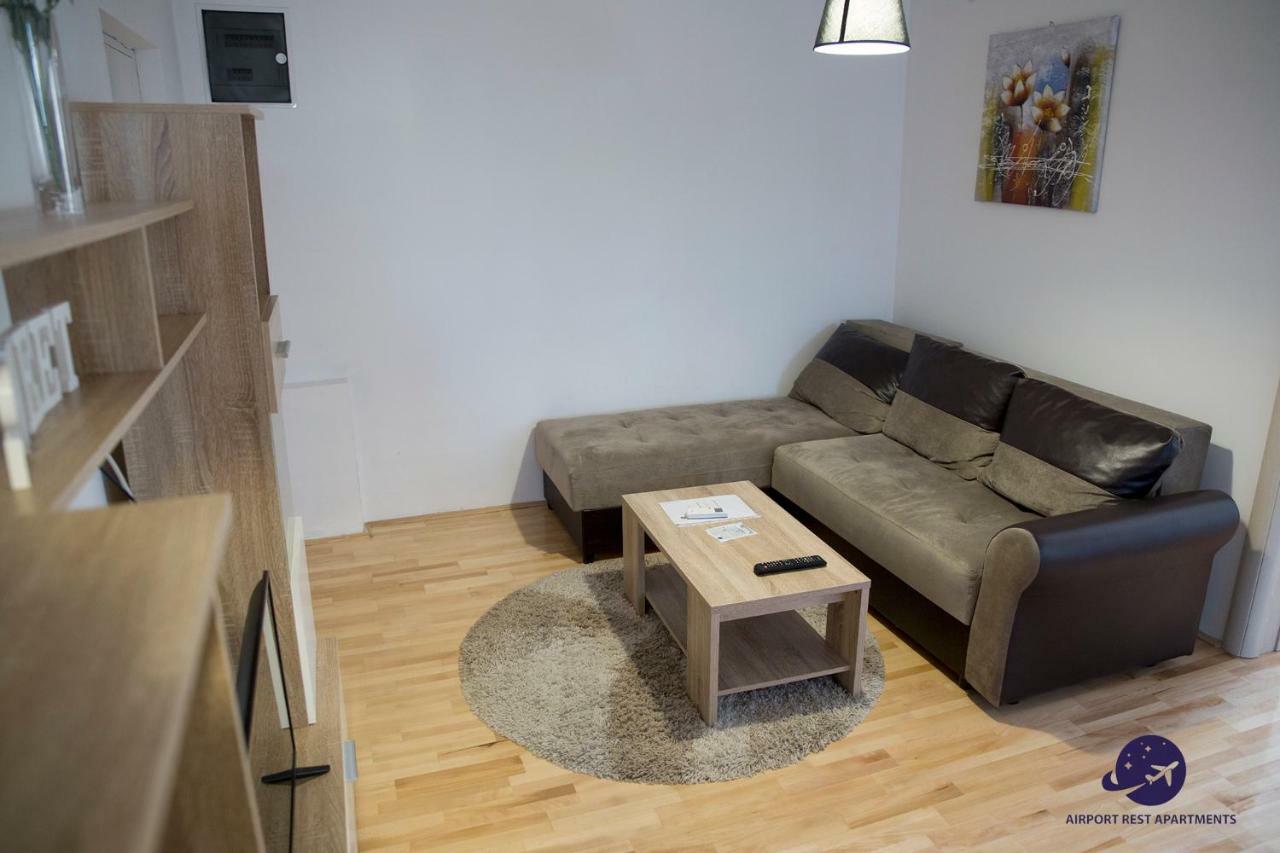 Airport Rest Apartments Belgrado Buitenkant foto