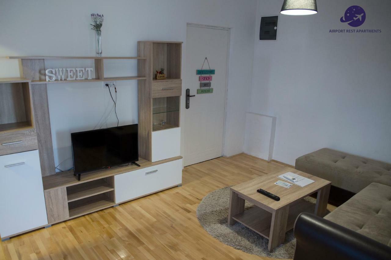 Airport Rest Apartments Belgrado Buitenkant foto