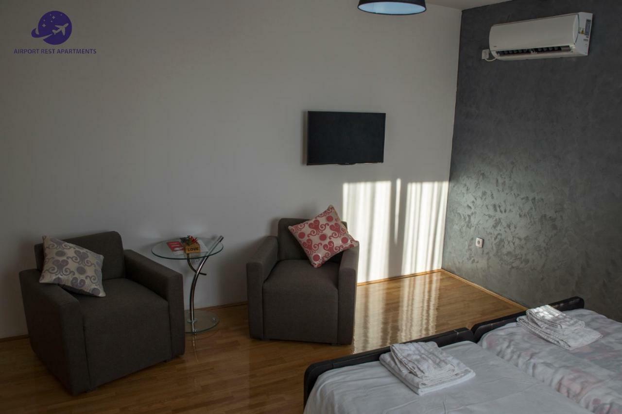 Airport Rest Apartments Belgrado Buitenkant foto