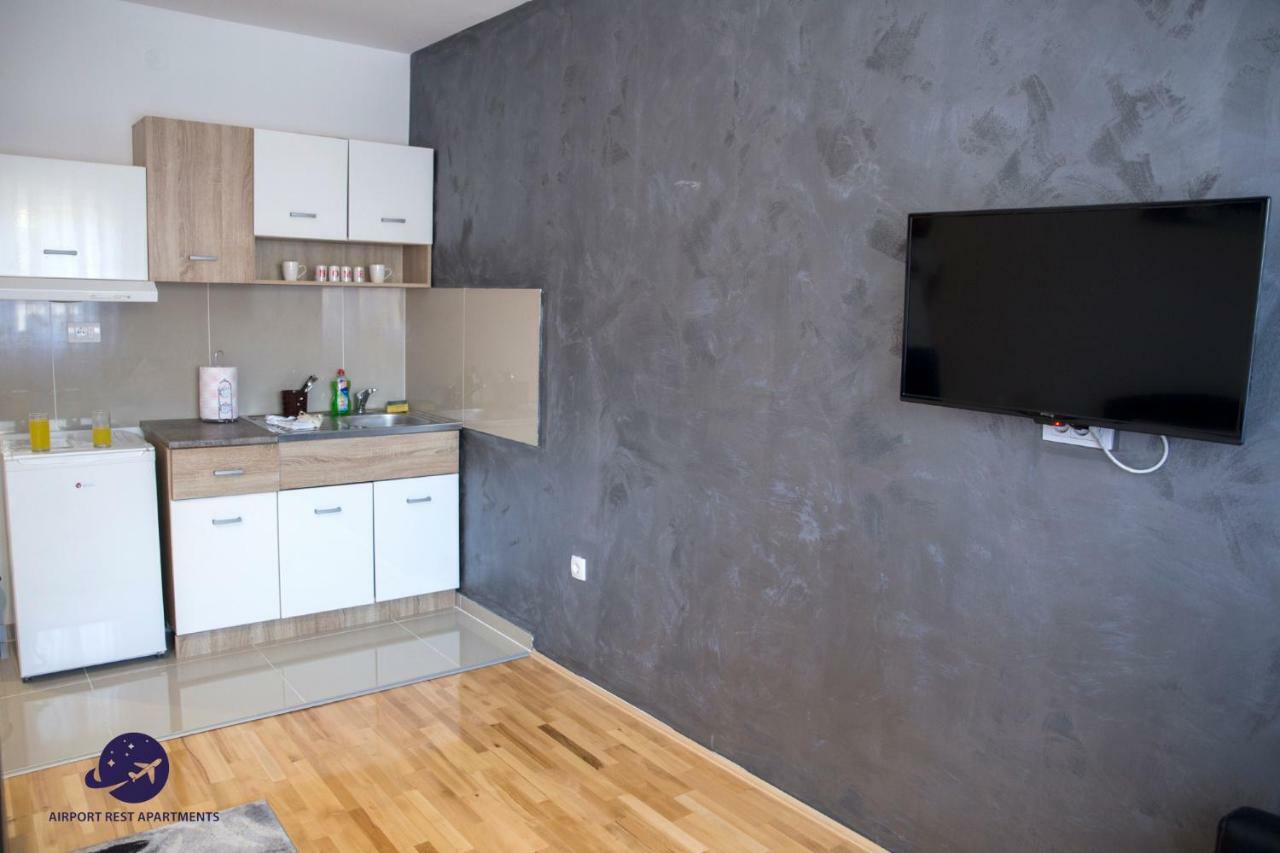 Airport Rest Apartments Belgrado Buitenkant foto