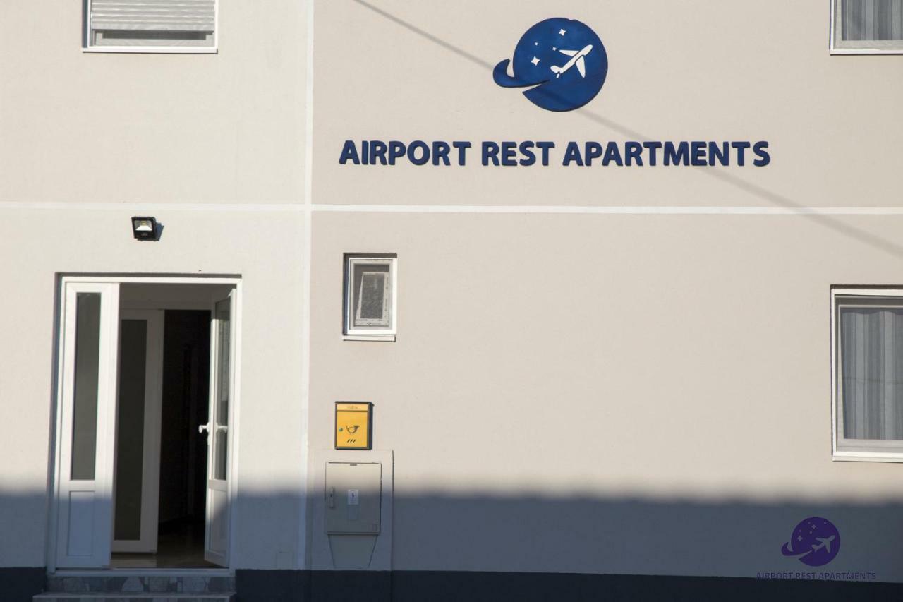 Airport Rest Apartments Belgrado Buitenkant foto