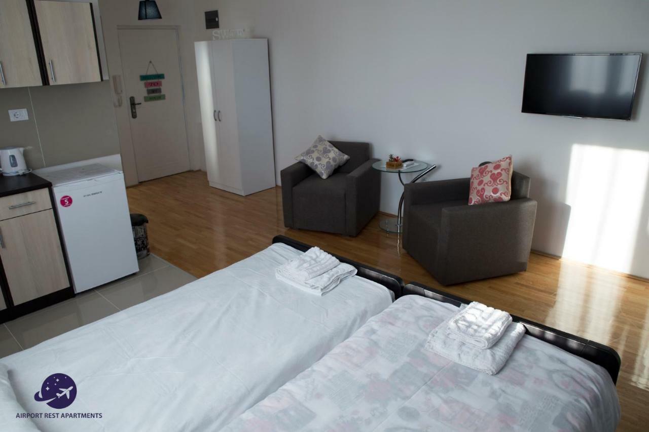 Airport Rest Apartments Belgrado Buitenkant foto