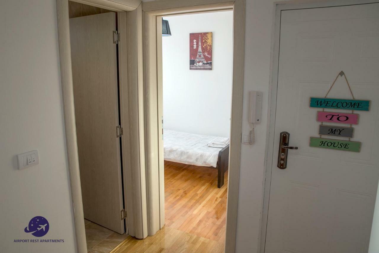 Airport Rest Apartments Belgrado Buitenkant foto