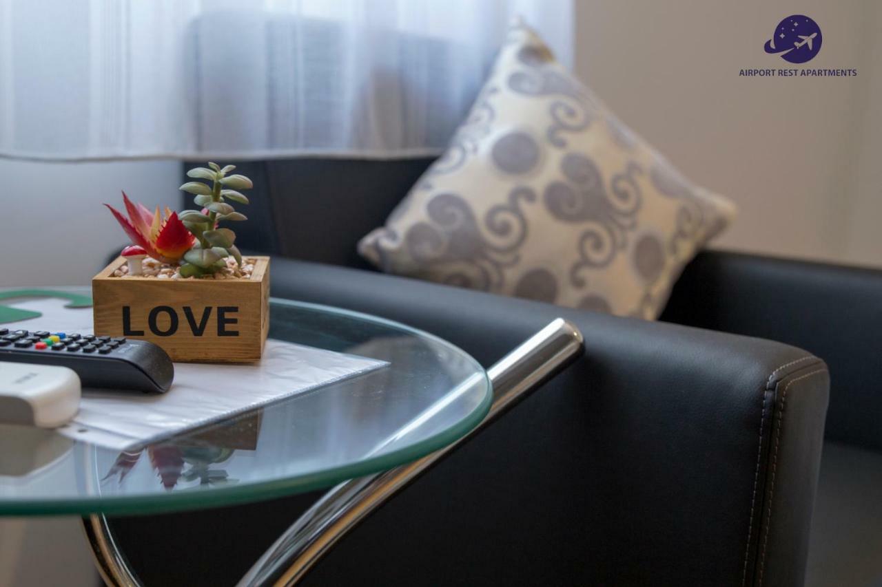 Airport Rest Apartments Belgrado Buitenkant foto
