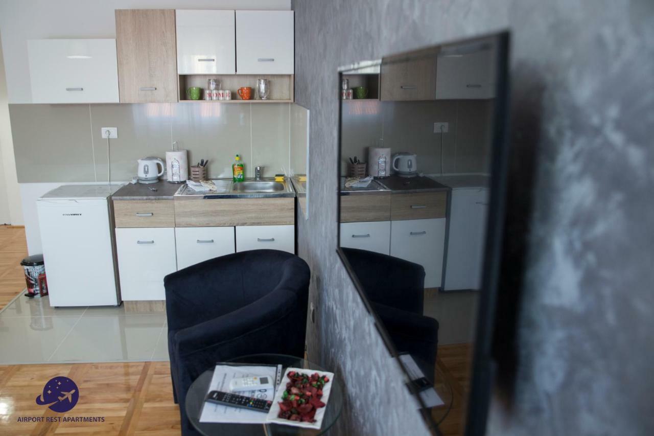 Airport Rest Apartments Belgrado Buitenkant foto