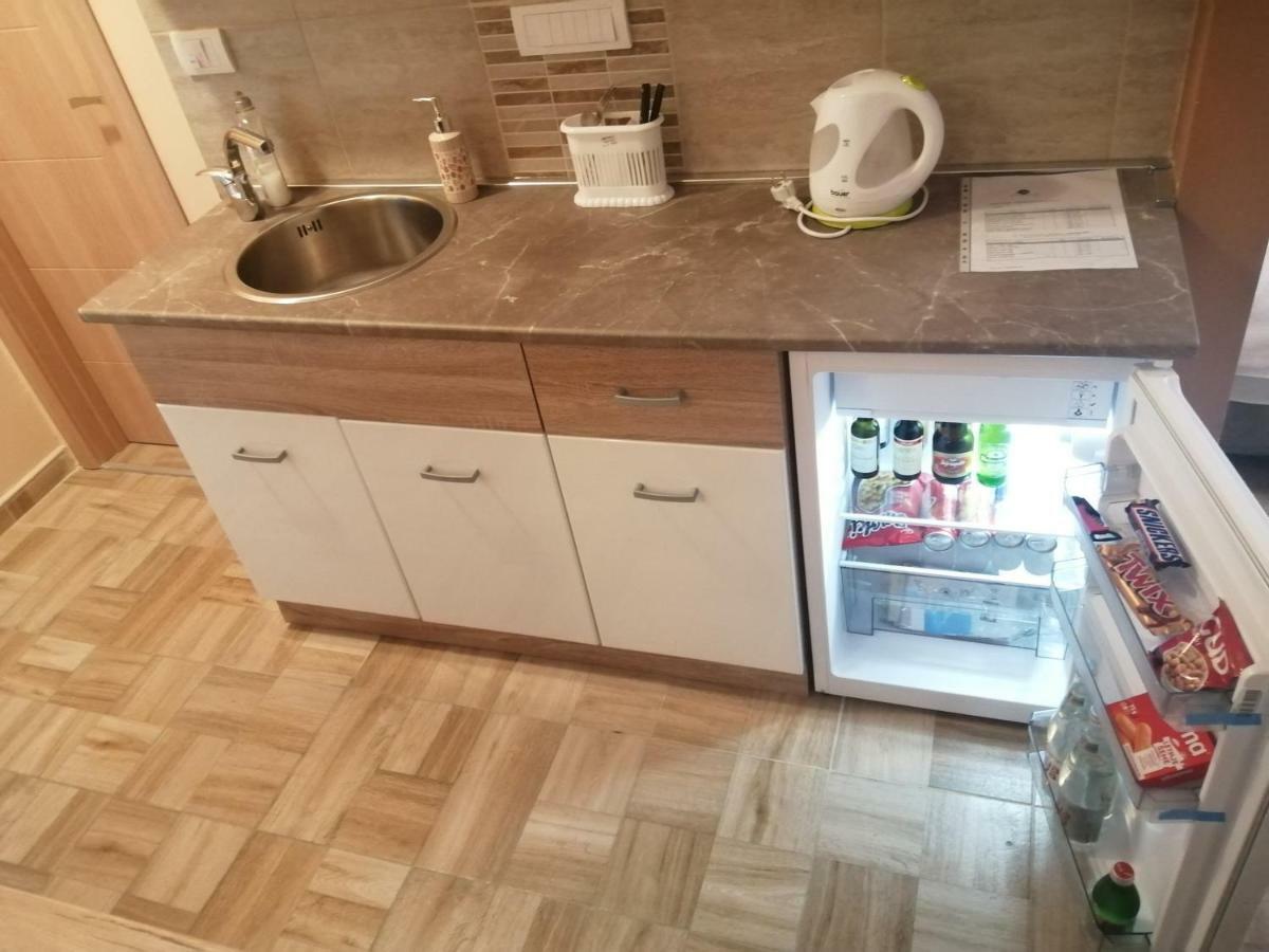 Airport Rest Apartments Belgrado Buitenkant foto